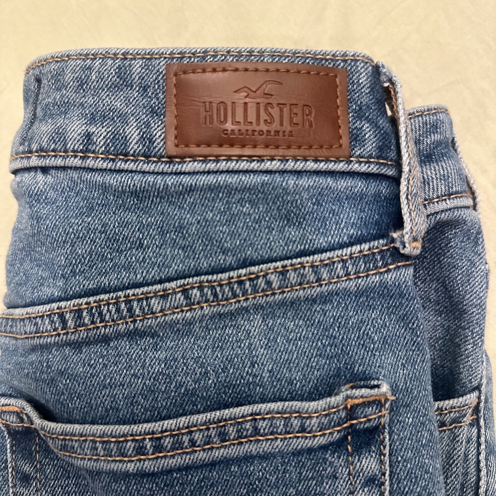 Hollister Vintage Straight Cut Semi Distressed Jeans